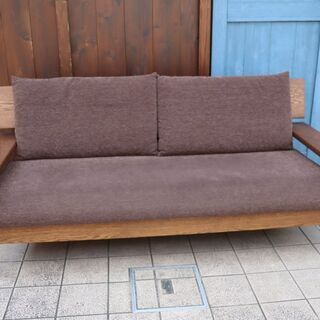 飛騨高山の家具メーカー キツツキマークの飛騨産業(HIDA)。ALMO(アルモ)シリーズのオーク材3Pソファー。シンプルでワイドなフォルムの和モダン3人掛けソファー。ナチュラルな雰囲気が魅力的BH535