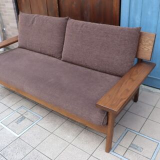 飛騨高山の家具メーカー キツツキマークの飛騨産業(HIDA)。ALMO(アルモ)シリーズのオーク材3Pソファー。シンプルでワイドなフォルムの和モダン3人掛けソファー。ナチュラルな雰囲気が魅力的BH535