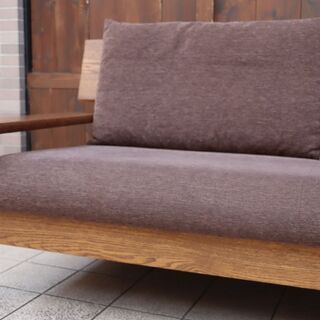 飛騨高山の家具メーカー キツツキマークの飛騨産業(HIDA)。ALMO(アルモ)シリーズのオーク材3Pソファー。シンプルでワイドなフォルムの和モダン3人掛けソファー。ナチュラルな雰囲気が魅力的BH535