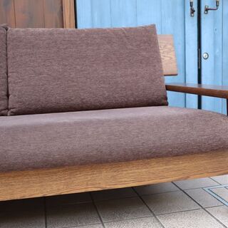 飛騨高山の家具メーカー キツツキマークの飛騨産業(HIDA)。ALMO(アルモ)シリーズのオーク材3Pソファー。シンプルでワイドなフォルムの和モダン3人掛けソファー。ナチュラルな雰囲気が魅力的BH535