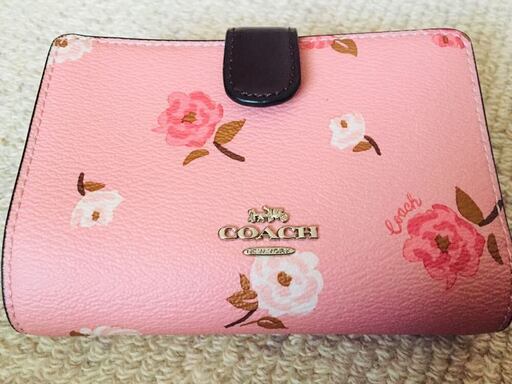 新品：Coachピンク花柄折りたたみ財布