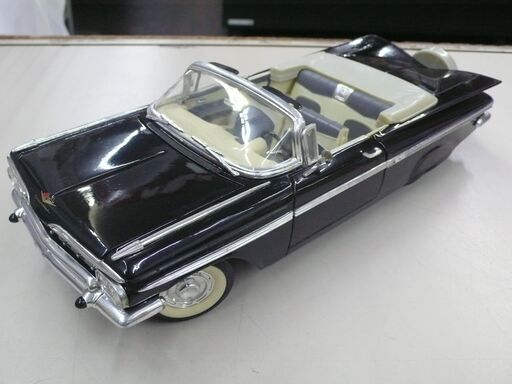 【店頭取引のみ】1/18スケール ロードシグネチャー シボレーインパラ 1959年型 コンバーチャルブラック