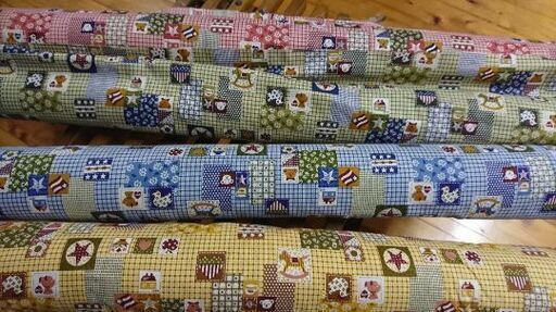 布いっぱい！  かわいいカントリー生地 まとめて 4色