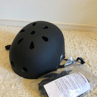 【新品・未使用】ヘルメット　スポーツ用　大人　艶消し黒