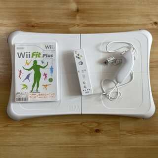 【 Wii Fit  Plus 】バランスボード・リモコンセット