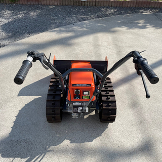 冬の辛い除雪も楽々!キャビン付きミニタイヤショベル