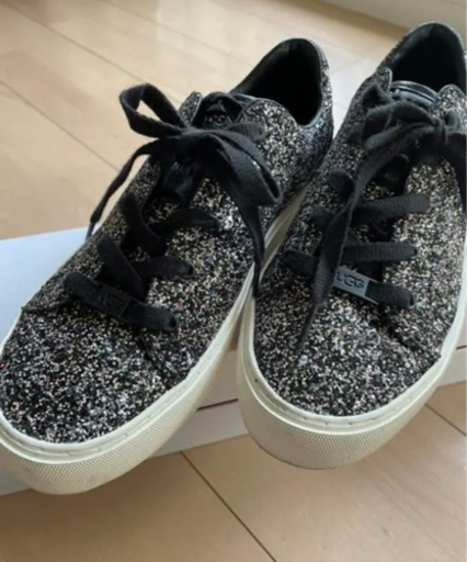 UGG スニーカー　ラメ　24〜24.5cm 黒　ご希望の場所へお届けします