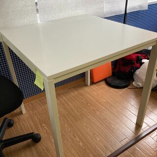 オフィスに便利なテーブル・椅子・ホワイトボード・スタンディングデ...