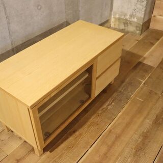 無印良品(MUJI)のタモ材 AVラック。シンプルなTVボードは圧迫感を