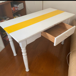 おしゃれ　白　テーブル　黄色