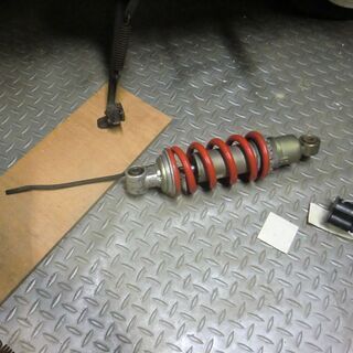 KV3-831  錆びあり リヤサスペンション   MC18   NSR250R KV3-831 錆びあり リヤサスペンション MC18 NSR250R