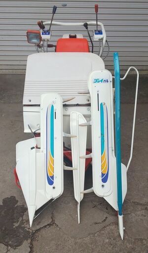 鹿児島発 二条刈りガソリンエンジンバインダー RE55