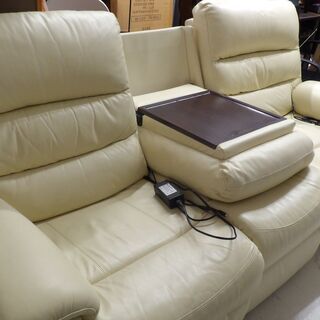 ■品 ニトリ 3人掛け 電動リクライニングソファ 分割可能 ◎