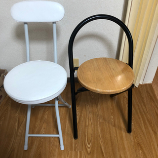2種類の折りたたみ椅子