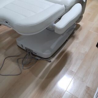 エステ用ベッド　電動