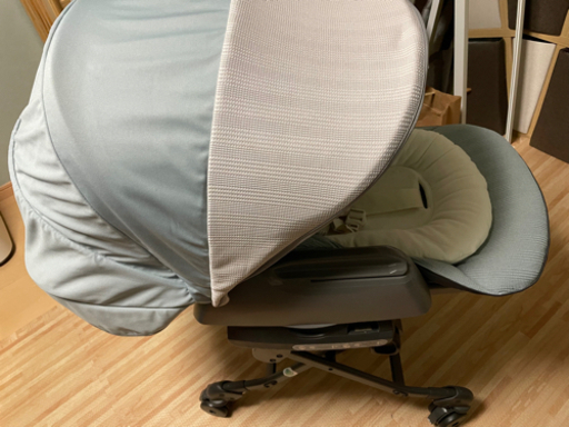 コンビ ネムリラ　電動（テーブル・着せ替えクッション未使用あり） コンビ ネムリラ 電動（テーブル・着せ替えクッション未使用あり