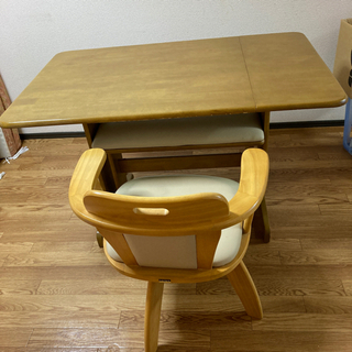 ダイニングテーブル、椅子のセット