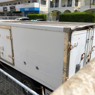 冷凍車 BOX 倉庫として