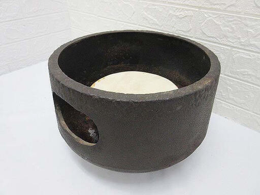 ss2754　眉風炉　茶道具　脚付き　風炉　陶器製　黒　灰付き　レトロ　直径33cm　火鉢　和小物　古道具