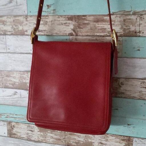 【COACH】本革ショルダーバッグ/レッド 斜め掛け 秋コーデ