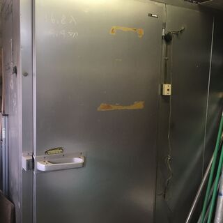 プレハブ冷蔵庫0.5坪　冷蔵機なし　倉庫代わりにどうでしょうか？