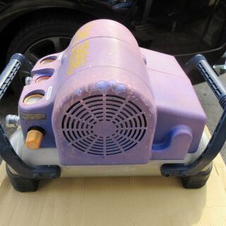 100V用エアーコンプレッサー中古品 ②