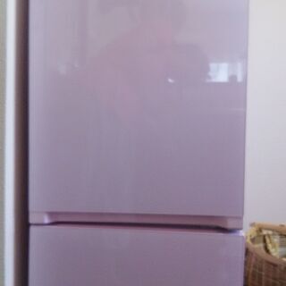 【ネット決済】ピンク２ドア冷蔵庫・1年6か月使用・帰任のため手放...