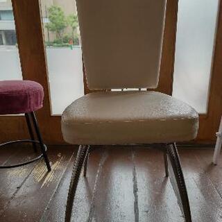 【ネット決済】白とシルバーのオシャレな椅子2脚