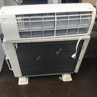 季節、空調家電 200V Daikin 16 畳。 無料のエアコンの設置 2016