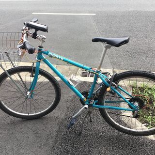 自転車とユーバーイーツバッグ