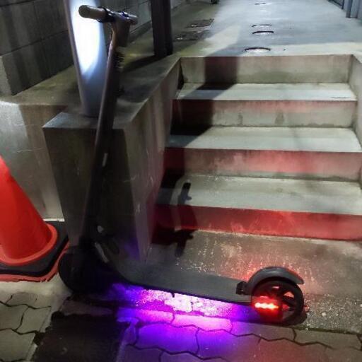 折りたたみ電動スクーター