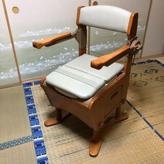 介護用のトイレ付椅子