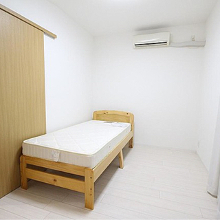 現金手渡し希望】木製組み立てシングルベッド。マットレス。値下げ交渉 ...