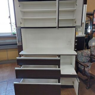 【愛品倶楽部柏店】　ＮＩＴＯＲＩ　ニトリ　レジュ―ム１２０　３枚扉キッチンボード　ダークブラウン　食器棚　【問い合わせ番号　１５１-００７１５３　００２】