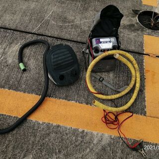 ゴムボート(アキレスCR-310、素材：ハイパロン)、ドリー付き＋電動エアポンプ＋法廷備品あり