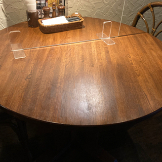 バルで使用していた丸テーブル