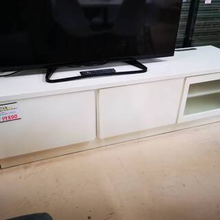 真っ白な高級テレビボード