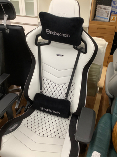 noblechairs ゲーミングチェア 売ります！！