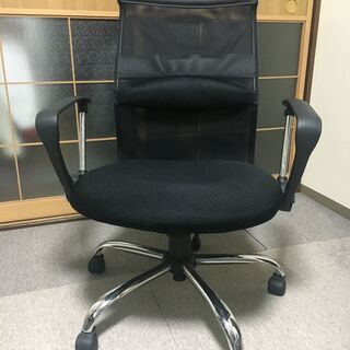 ニトリ椅子（黒）、昇降機能付き