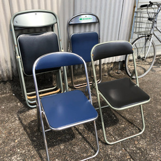 パイプ椅子❗️各100円　6脚あります✨
