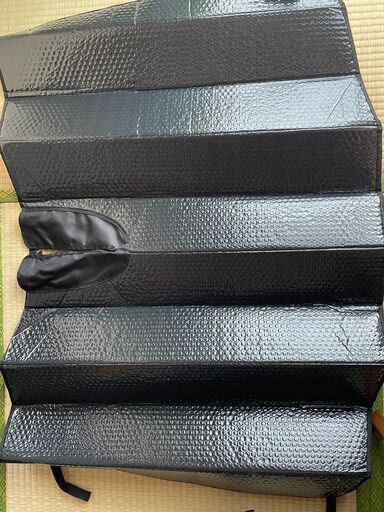 トヨタCHR用のチェーン、ハンガー、フロントサンシェードをお譲りします トヨタCHR用のチェーン、ハンガー、フロントサンシェードをお譲りします