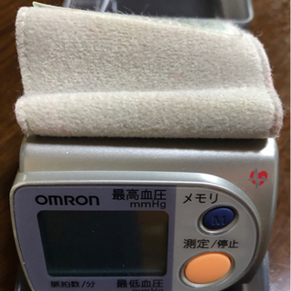 手首式　血圧計OMRON
