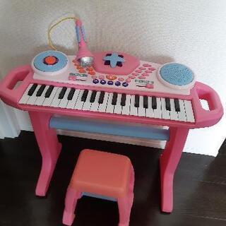 こども おもちゃのピアノ