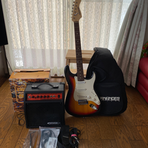 ほぼ新品エレキギターとアンプ（付属品全て揃っています）