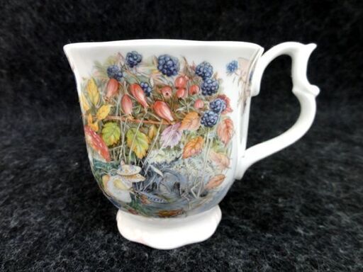 廃盤品 ロイヤルドルトン ブランブリーヘッジ マグカップ 四季全4客