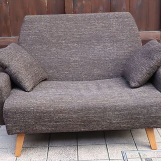 unico(ウニコ)のEVA(エヴァ)2シーターソファです。シンプルで