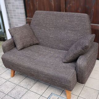 unico(ウニコ)のEVA(エヴァ)2シーターソファです。シンプルで