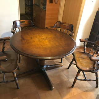 木製丸テーブル、椅子のセット