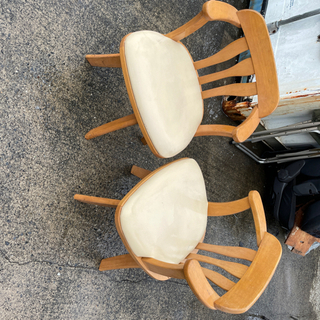 椅子2個　多分カリモク家具製　無料！
