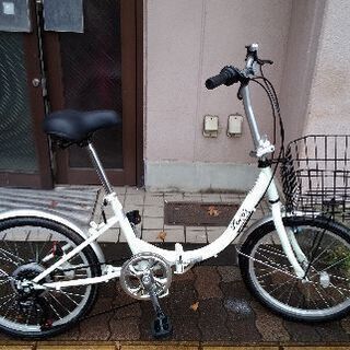 津山登志子　へアヌード LOOP'S [ループス]20吋 折り畳み自転車 外装6段/ホワイトxシルバー